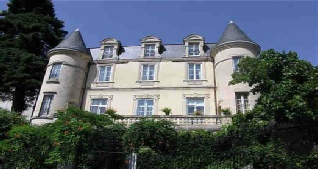 chateau Massal façade coté villages et vallée de l'Arre